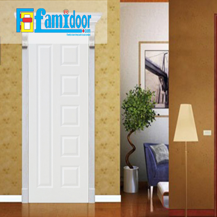 Cửa gỗ HDF MDF.6B-C1 ở Showroom Famidoor có tính ổn định và mật độ gỗ mịn.