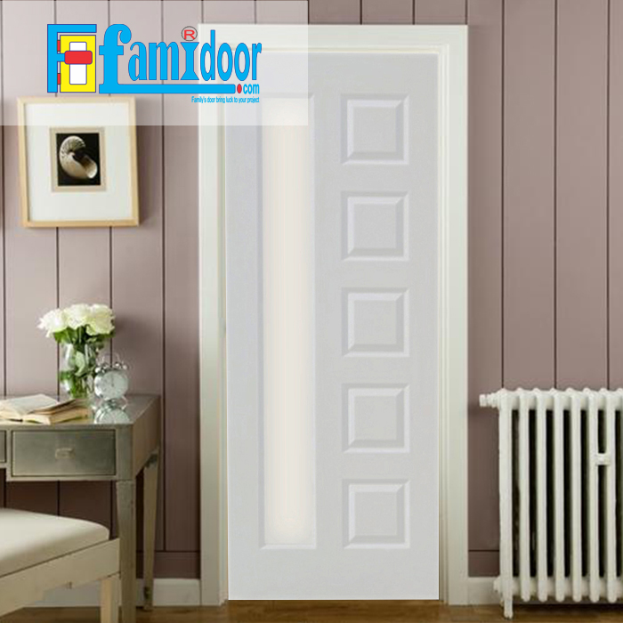 Cửa gỗ HDF MDF.6GL-C1 ở Showroom Famidoor có tính ổn định và mật độ gỗ mịn.