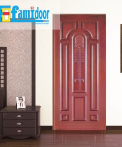 Cửa gỗ tự nhiên 08 tại Showroom Famidoor mang vẻ đẹp của tự nhiên, khi lắp đặt cửa gỗ cũng sẽ hiển thị các biểu tượng của vân gỗ nhìn đẹp và có sự lôi cuốn.