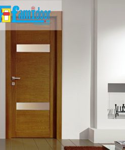 Cửa gỗ cao cấp fmd M-G2 oak ở Showroom Famidoor có giá hợp lý, chỉ bằng một nửa giá so với gỗ tự nhiên thật nguyên tấm.