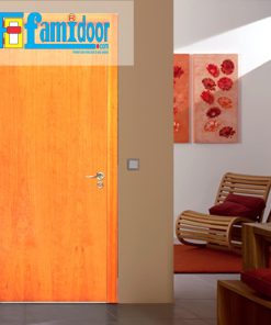 Cửa gỗ cao cấp fmd M P1 ash ở Showroom Famidoor có giá hợp lý, chỉ bằng một nửa giá so với gỗ tự nhiên thật nguyên tấm.