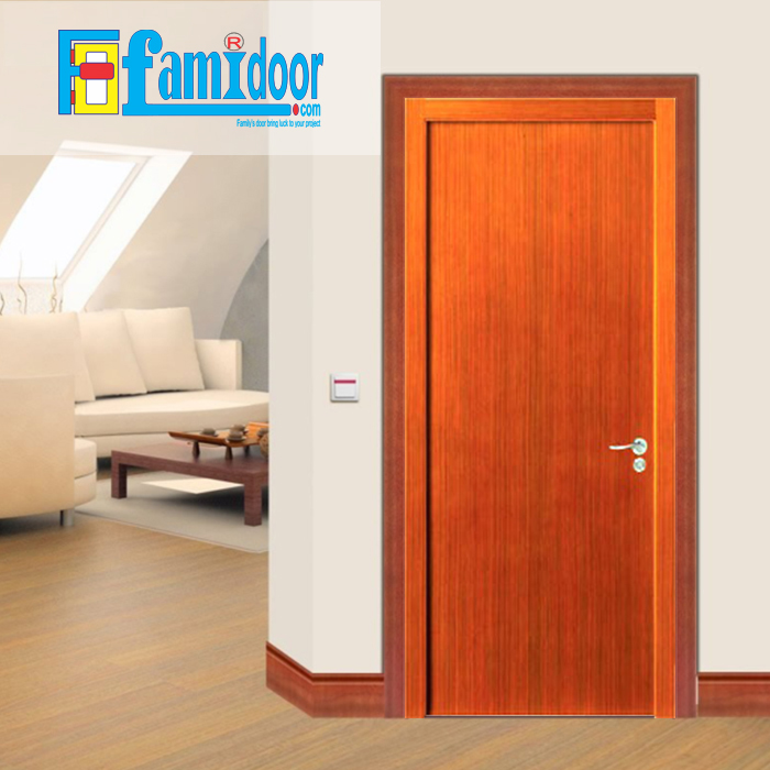 Cửa gỗ cao cấp fmd M-P1 oak ở Showroom Famidoor có giá hợp lý, chỉ bằng một nửa giá so với gỗ tự nhiên thật nguyên tấm.