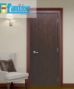 Cửa gỗ MDF LAMINATE M1 tại Showroom Famidoor thuộc dòng sản phẩm cửa gỗ công nghiệp MDF phủ nhựa.