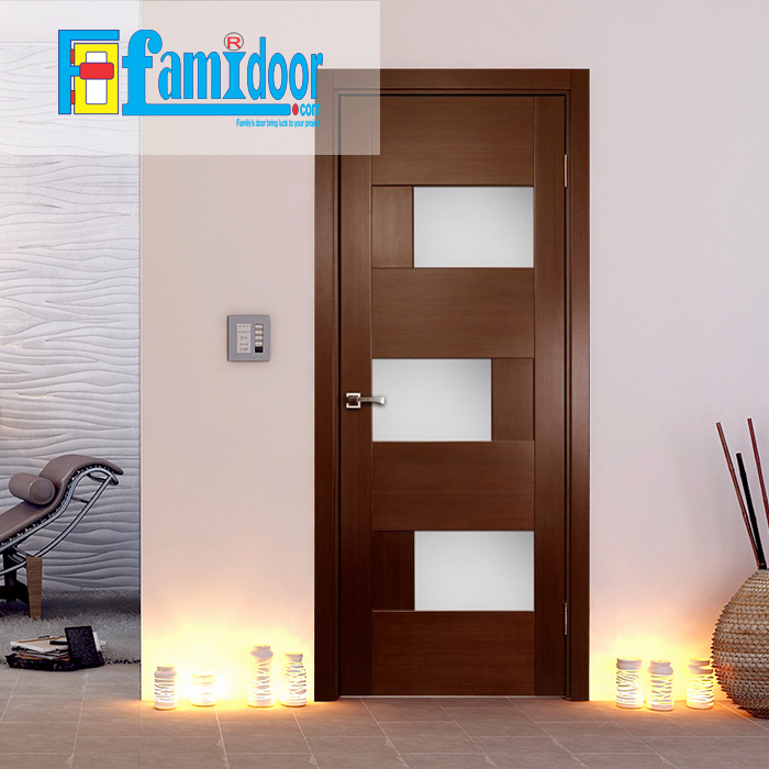 Cửa gỗ cao cấp fmd M1030 ở Showroom Famidoor có giá hợp lý, chỉ bằng một nửa giá so với gỗ tự nhiên thật nguyên tấm.