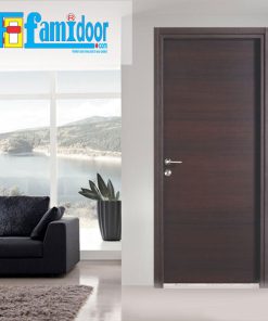 Cửa gỗ MDF VENEER P1N tại Showroom Famidoor chính là gỗ tự nhiên, tuy nhiên được lạng mỏng từ cây gỗ tự nhiên, gỗ veneer chỉ dày từ 1mm cho đến 2ly là nhiều.