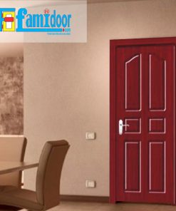 Cửa gỗ cao cấp PVC 1002 ở Showroom Famidoor được phủ một lớp nhựa PVC cao cấp vân gỗ trên bề mặt