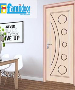 Cửa gỗ cao cấp PVC 1031 ở Showroom Famidoor được phủ một lớp nhựa PVC cao cấp vân gỗ trên bề mặt.