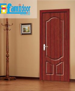Cửa gỗ cao cấp PVC 1040 ở Showroom Famidoor được phủ một lớp nhựa PVC cao cấp vân gỗ trên bề mặt.