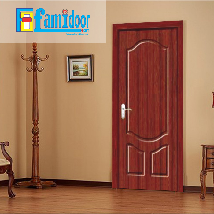 Cửa gỗ cao cấp PVC 1040 ở Showroom Famidoor được phủ một lớp nhựa PVC cao cấp vân gỗ trên bề mặt.